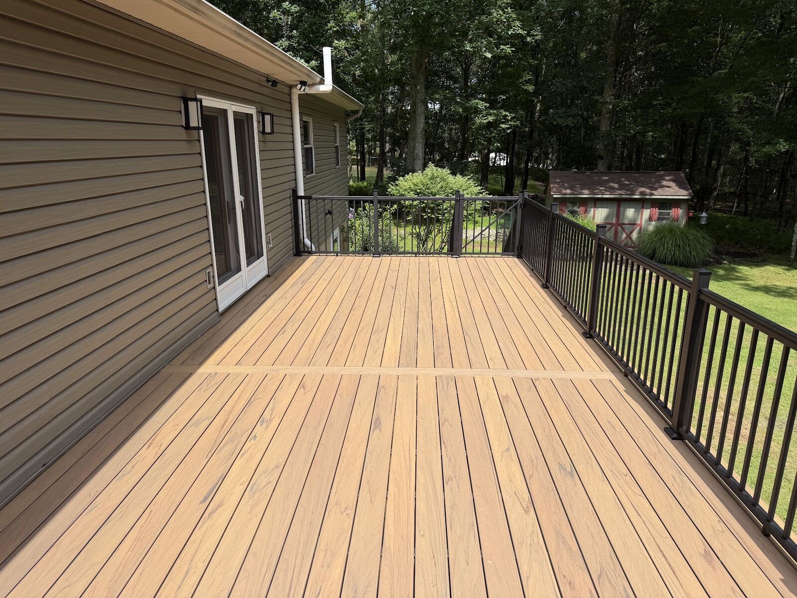 Composite Deck with Aluminum Railing
